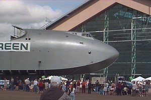 Spruce Goose nears the Museum